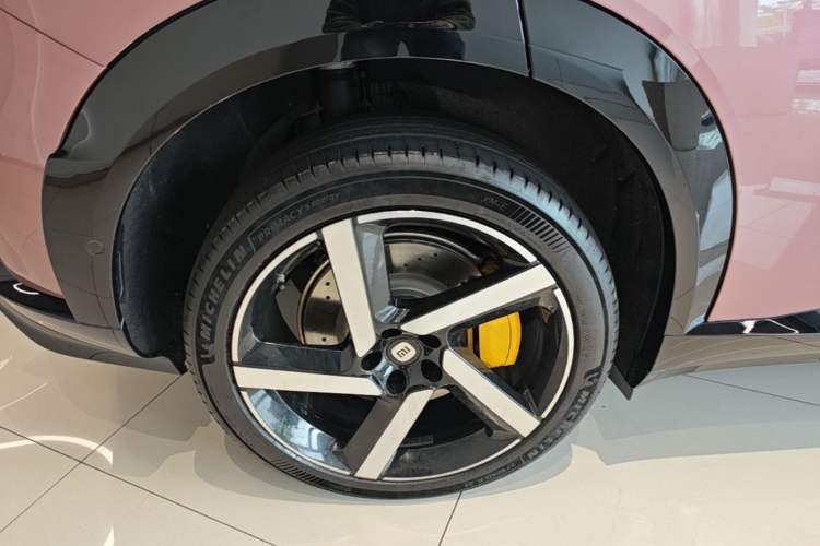 Used Xiaomi Auto YU7 2025 Ultra-Long Range High-Performance All-Wheel-Drive Max Edition Right Rear Wheel Hub