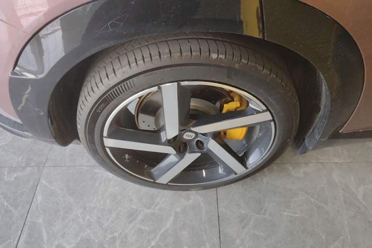 Used Xiaomi Auto YU7 2025 Ultra-Long Range High-Performance All-Wheel-Drive Max Edition Right Rear Wheel Hub