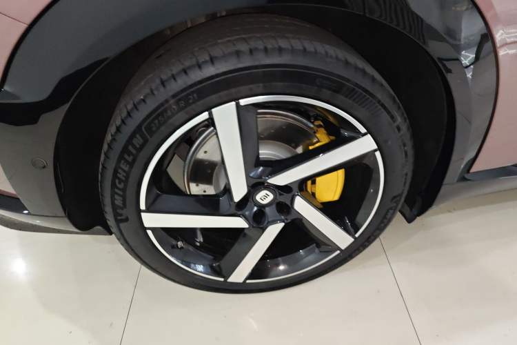 Used Xiaomi Auto YU7 2025 Ultra-Long Range High-Performance All-Wheel-Drive Max Edition Right Rear Wheel Hub