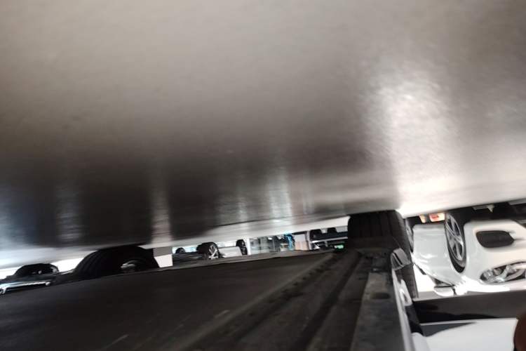 Used Xiaomi Auto YU7 2025 Ultra-Long Range High-Performance All-Wheel-Drive Max Edition Right Side Sill