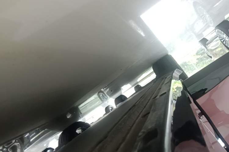 Used Xiaomi Auto YU7 2025 Ultra-Long Range High-Performance All-Wheel-Drive Max Edition Right Side Sill