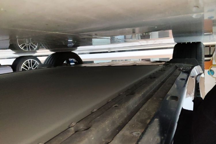 Used Xiaomi Auto YU7 2025 Ultra-Long Range High-Performance All-Wheel-Drive Max Edition Right Side Sill