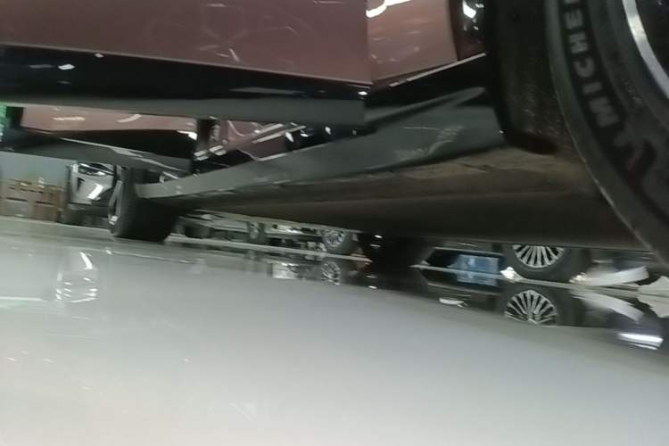 Used Xiaomi Auto YU7 2025 Ultra-Long Range High-Performance All-Wheel-Drive Max Edition Right Side Sill