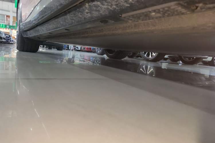 Used Xiaomi Auto YU7 2025 Ultra-Long Range High-Performance All-Wheel-Drive Max Edition Right Side Sill