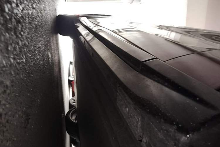Used Xiaomi Auto YU7 2025 Ultra-Long Range High-Performance All-Wheel-Drive Max Edition Right Side Sill