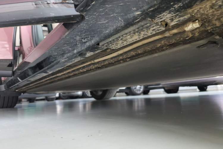 Used Xiaomi Auto YU7 2025 Ultra-Long Range High-Performance All-Wheel-Drive Max Edition Right Side Sill