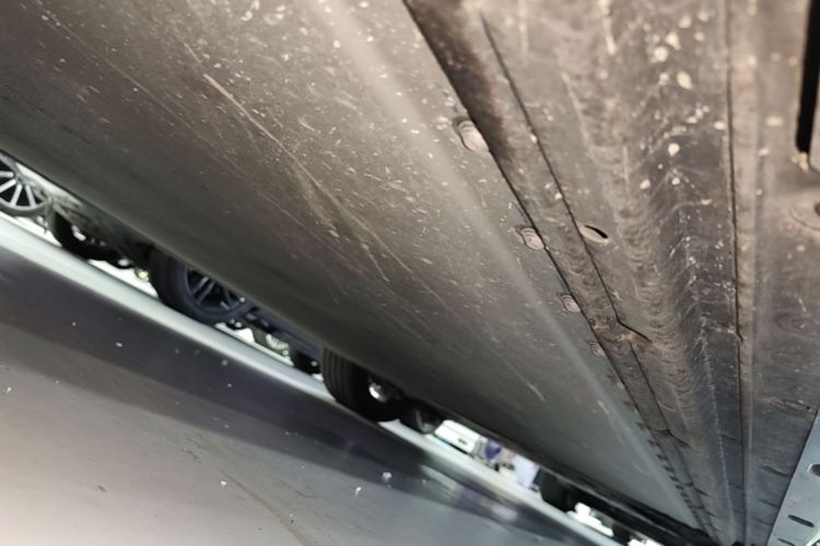 Used Xiaomi Auto YU7 2025 Ultra-Long Range High-Performance All-Wheel-Drive Max Edition Right Side Sill