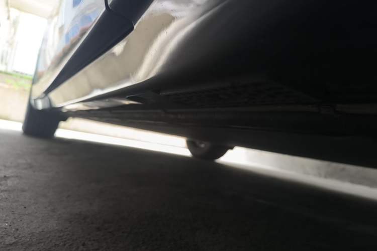 Used Xiaomi Auto YU7 2025 Ultra-Long Range All-Wheel Drive Pro Version Right Side Sill