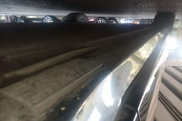Used Xiaomi Auto YU7 2025 Ultra-Long Range High-Performance All-Wheel-Drive Max Edition Right Side Sill