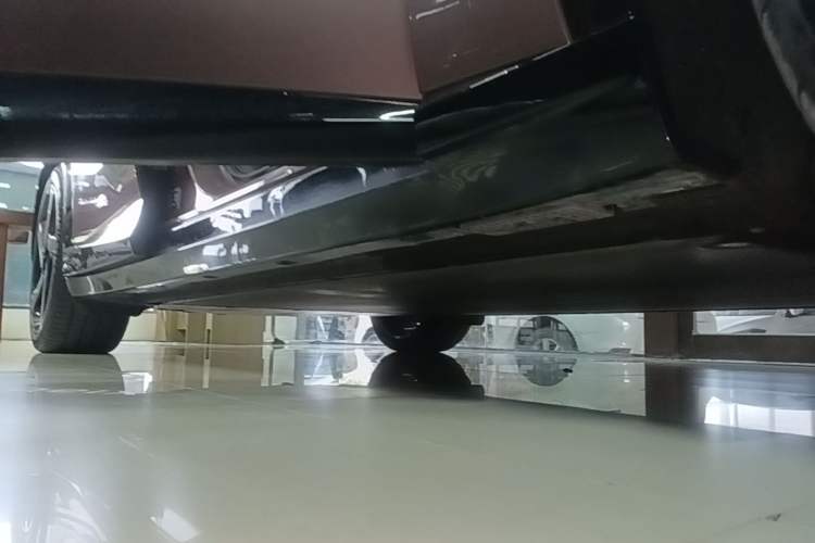 Used Xiaomi Auto YU7 2025 Ultra-Long Range High-Performance All-Wheel-Drive Max Edition Right Side Sill