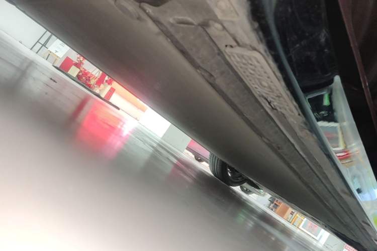 Used Xiaomi Auto YU7 2025 Ultra-Long Range High-Performance All-Wheel-Drive Max Edition Right Side Sill