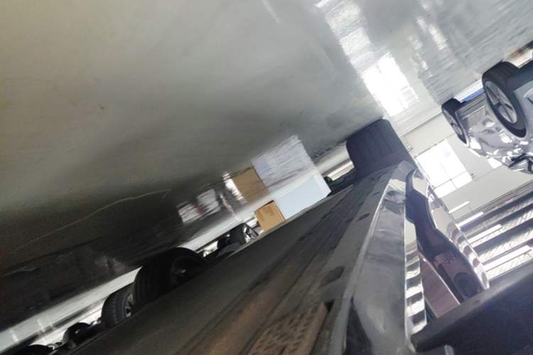 Used Xiaomi Auto YU7 2025 Ultra-Long Range High-Performance All-Wheel-Drive Max Edition Right Side Sill