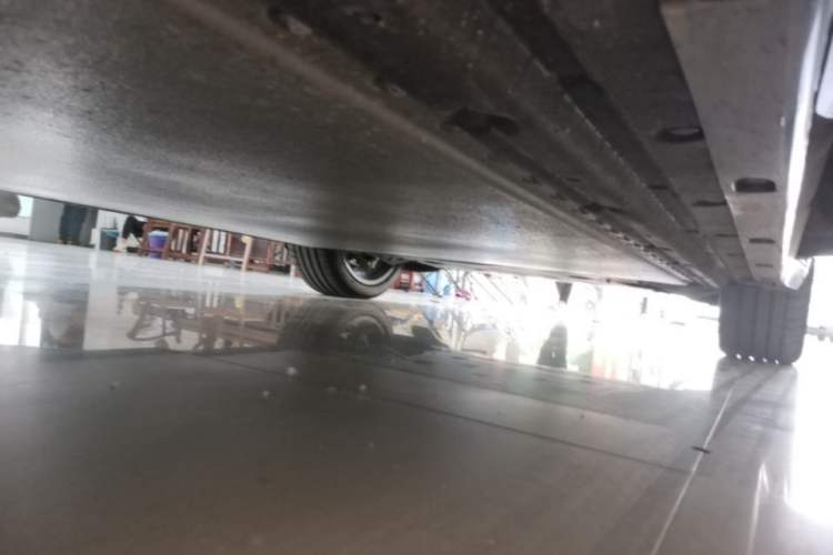 Used Xiaomi Auto YU7 2025 Ultra-Long Range All-Wheel Drive Pro Version Right Side Sill