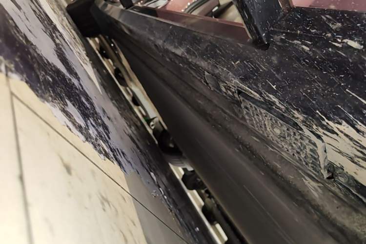 Used Xiaomi Auto YU7 2025 Ultra-Long Range High-Performance All-Wheel-Drive Max Edition Right Side Sill
