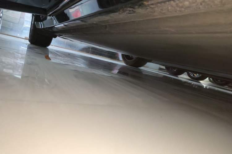 Used Xiaomi Auto YU7 2025 Ultra-Long Range High-Performance All-Wheel-Drive Max Edition Right Side Sill