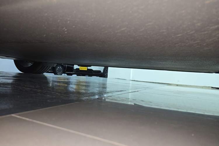 Used Xiaomi Auto YU7 2025 Ultra-Long Range High-Performance All-Wheel-Drive Max Edition Right Side Sill