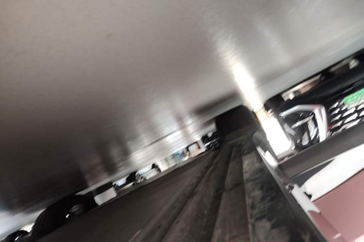 Used Xiaomi Auto YU7 2025 Ultra-Long Range High-Performance All-Wheel-Drive Max Edition Right Side Sill