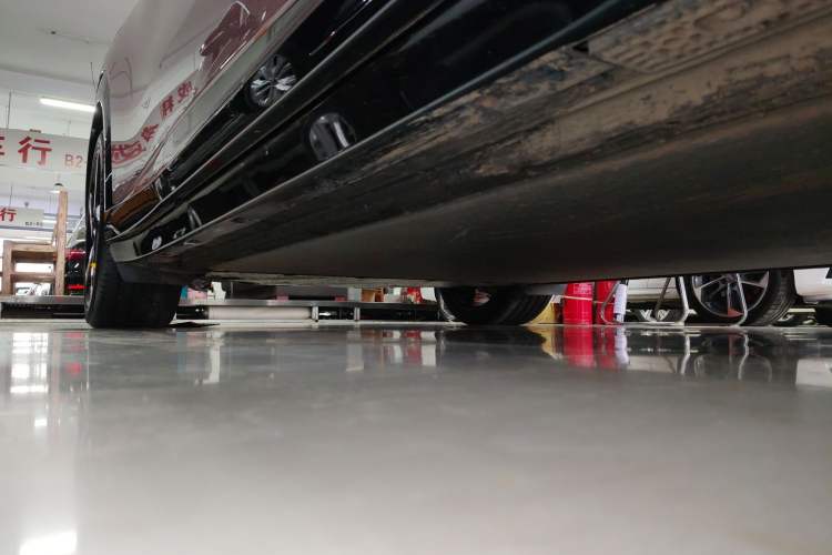 Used Xiaomi Auto YU7 2025 Ultra-Long Range High-Performance All-Wheel-Drive Max Edition Right Side Sill