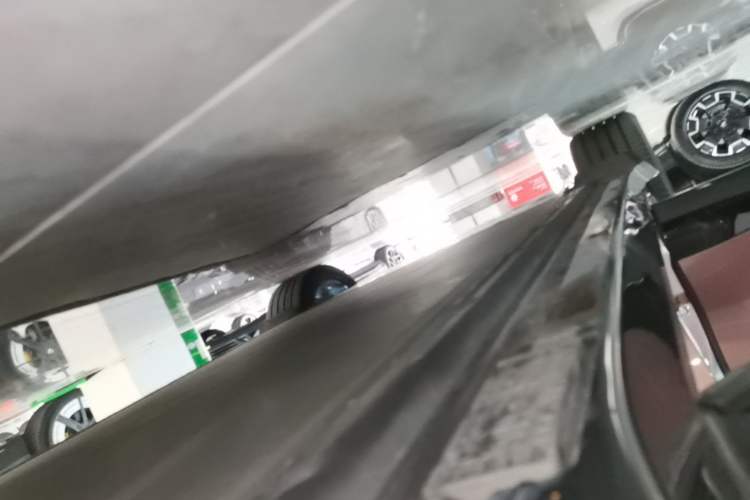Used Xiaomi Auto YU7 2025 Ultra-Long Range High-Performance All-Wheel-Drive Max Edition Right Side Sill