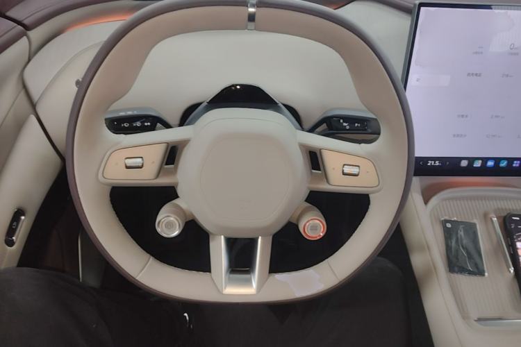 Used Xiaomi Auto YU7 2025 Ultra-Long Range High-Performance All-Wheel-Drive Max Edition Steering Wheel