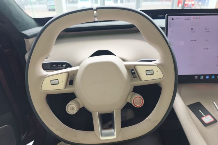 Used Xiaomi Auto YU7 2025 Ultra-Long Range High-Performance All-Wheel-Drive Max Edition Steering Wheel