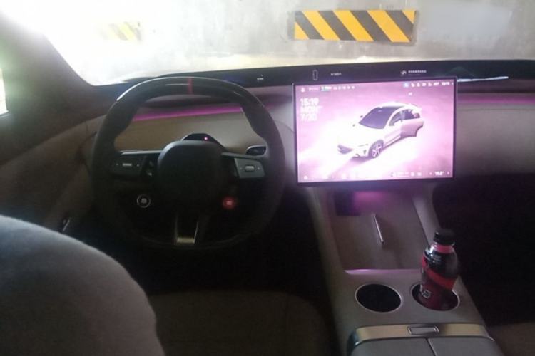 Used Xiaomi Auto YU7 2025 Ultra-Long Range High-Performance All-Wheel-Drive Max Edition Steering Wheel
