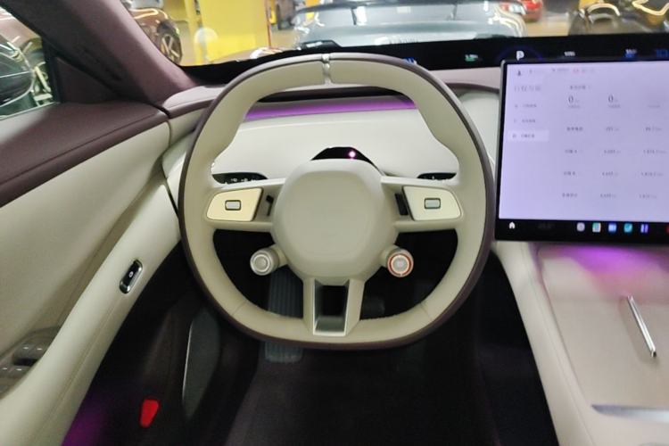 Used Xiaomi Auto YU7 2025 Ultra-Long Range High-Performance All-Wheel-Drive Max Edition Steering Wheel