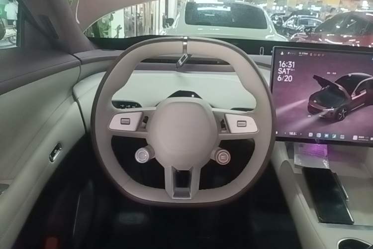 Used Xiaomi Auto YU7 2025 Ultra-Long Range High-Performance All-Wheel-Drive Max Edition Steering Wheel