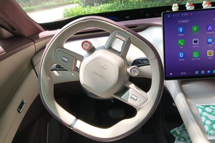 Used Xiaomi Auto YU7 2025 Ultra-Long Range High-Performance All-Wheel-Drive Max Edition Steering Wheel
