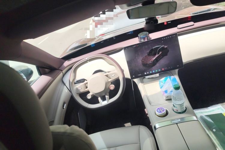 Used Xiaomi Auto YU7 2025 Ultra-Long Range Rear-Wheel Drive Version Steering Wheel