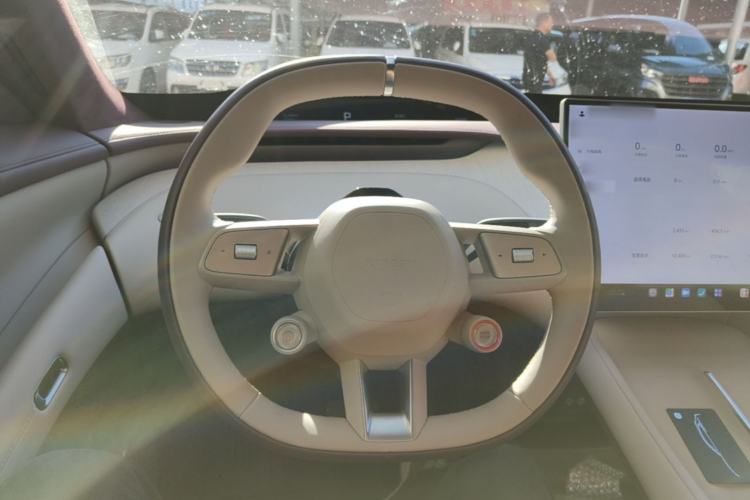 Used Xiaomi Auto YU7 2025 Ultra-Long Range High-Performance All-Wheel-Drive Max Edition Steering Wheel