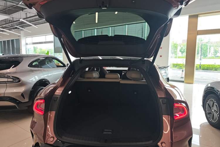 Used Xiaomi Auto YU7 2025 Ultra-Long Range High-Performance All-Wheel-Drive Max Edition Trunk