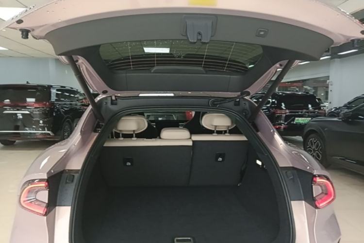 Used Xiaomi Auto YU7 2025 Ultra-Long Range High-Performance All-Wheel-Drive Max Edition Trunk