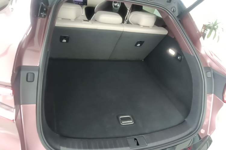 Used Xiaomi Auto YU7 2025 Ultra-Long Range High-Performance All-Wheel-Drive Max Edition Trunk