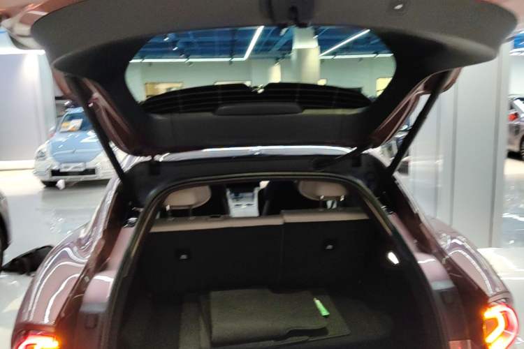 Used Xiaomi Auto YU7 2025 Ultra-Long Range High-Performance All-Wheel-Drive Max Edition Trunk
