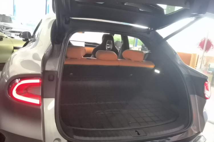 Used Xiaomi Auto YU7 2025 Ultra-Long Range High-Performance All-Wheel-Drive Max Edition Trunk