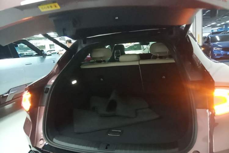 Used Xiaomi Auto YU7 2025 Ultra-Long Range High-Performance All-Wheel-Drive Max Edition Trunk
