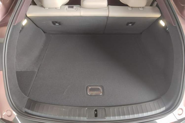 Used Xiaomi Auto YU7 2025 Ultra-Long Range High-Performance All-Wheel-Drive Max Edition Trunk