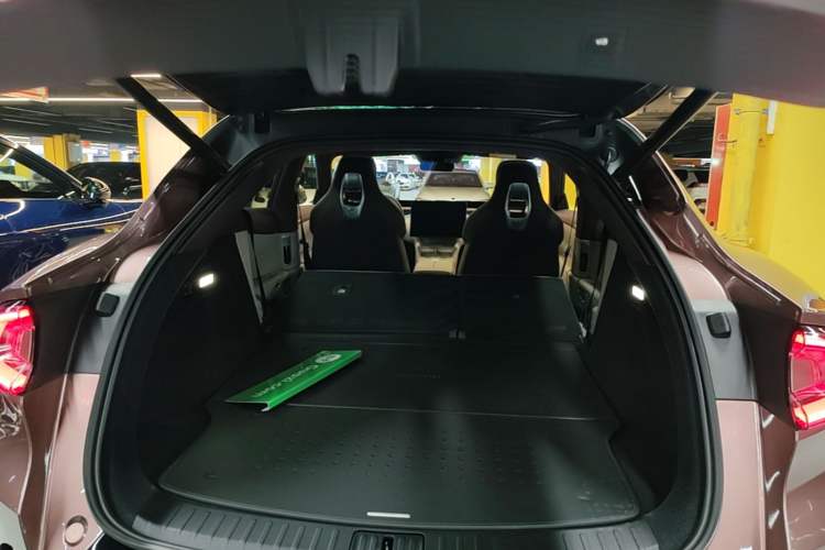 Used Xiaomi Auto YU7 2025 Ultra-Long Range High-Performance All-Wheel-Drive Max Edition Trunk