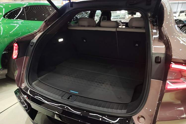 Used Xiaomi Auto YU7 2025 Ultra-Long Range High-Performance All-Wheel-Drive Max Edition Trunk