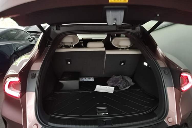 Used Xiaomi Auto YU7 2025 Ultra-Long Range High-Performance All-Wheel-Drive Max Edition Trunk
