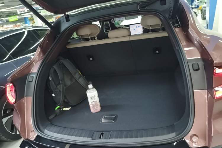 Used Xiaomi Auto YU7 2025 Ultra-Long Range High-Performance All-Wheel-Drive Max Edition Trunk