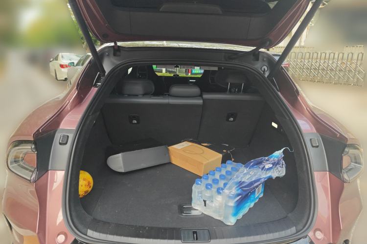Used Xiaomi Auto YU7 2025 Ultra-Long Range High-Performance All-Wheel-Drive Max Edition Trunk