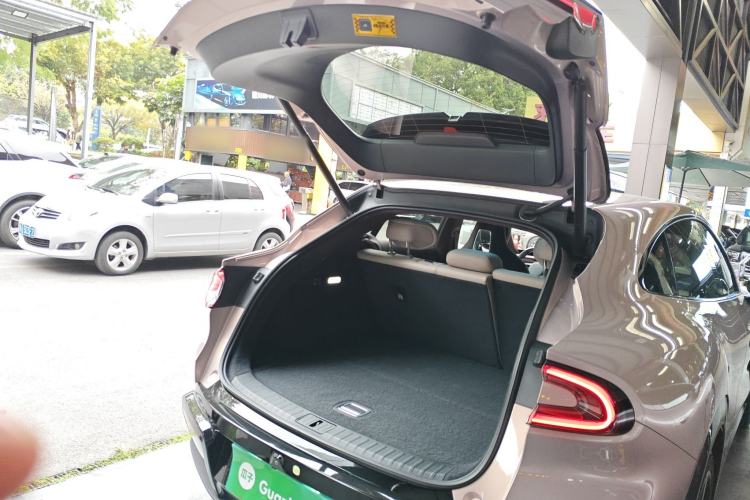 Used Xiaomi Auto YU7 2025 Ultra-Long Range High-Performance All-Wheel-Drive Max Edition Trunk
