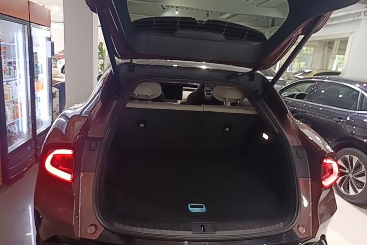 Used Xiaomi Auto YU7 2025 Ultra-Long Range High-Performance All-Wheel-Drive Max Edition Trunk