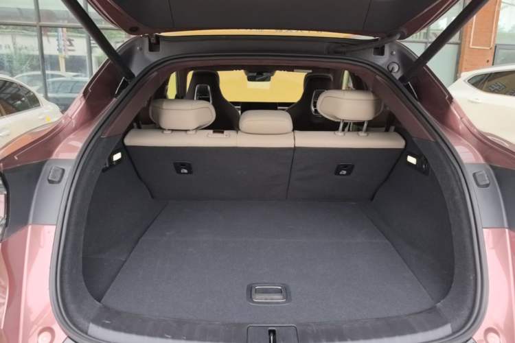 Used Xiaomi Auto YU7 2025 Ultra-Long Range High-Performance All-Wheel-Drive Max Edition Trunk