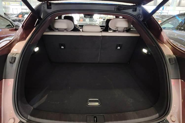 Used Xiaomi Auto YU7 2025 Ultra-Long Range High-Performance All-Wheel-Drive Max Edition Trunk