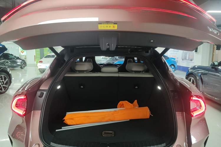 Used Xiaomi Auto YU7 2025 Ultra-Long Range High-Performance All-Wheel-Drive Max Edition Trunk