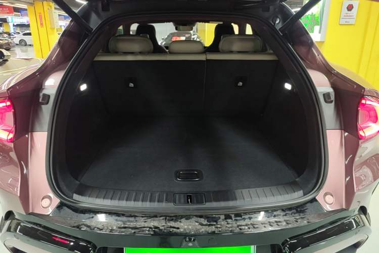 Used Xiaomi Auto YU7 2025 Ultra-Long Range High-Performance All-Wheel-Drive Max Edition Trunk