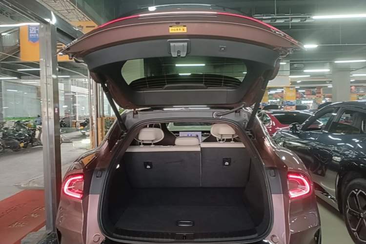Used Xiaomi Auto YU7 2025 Ultra-Long Range High-Performance All-Wheel-Drive Max Edition Trunk
